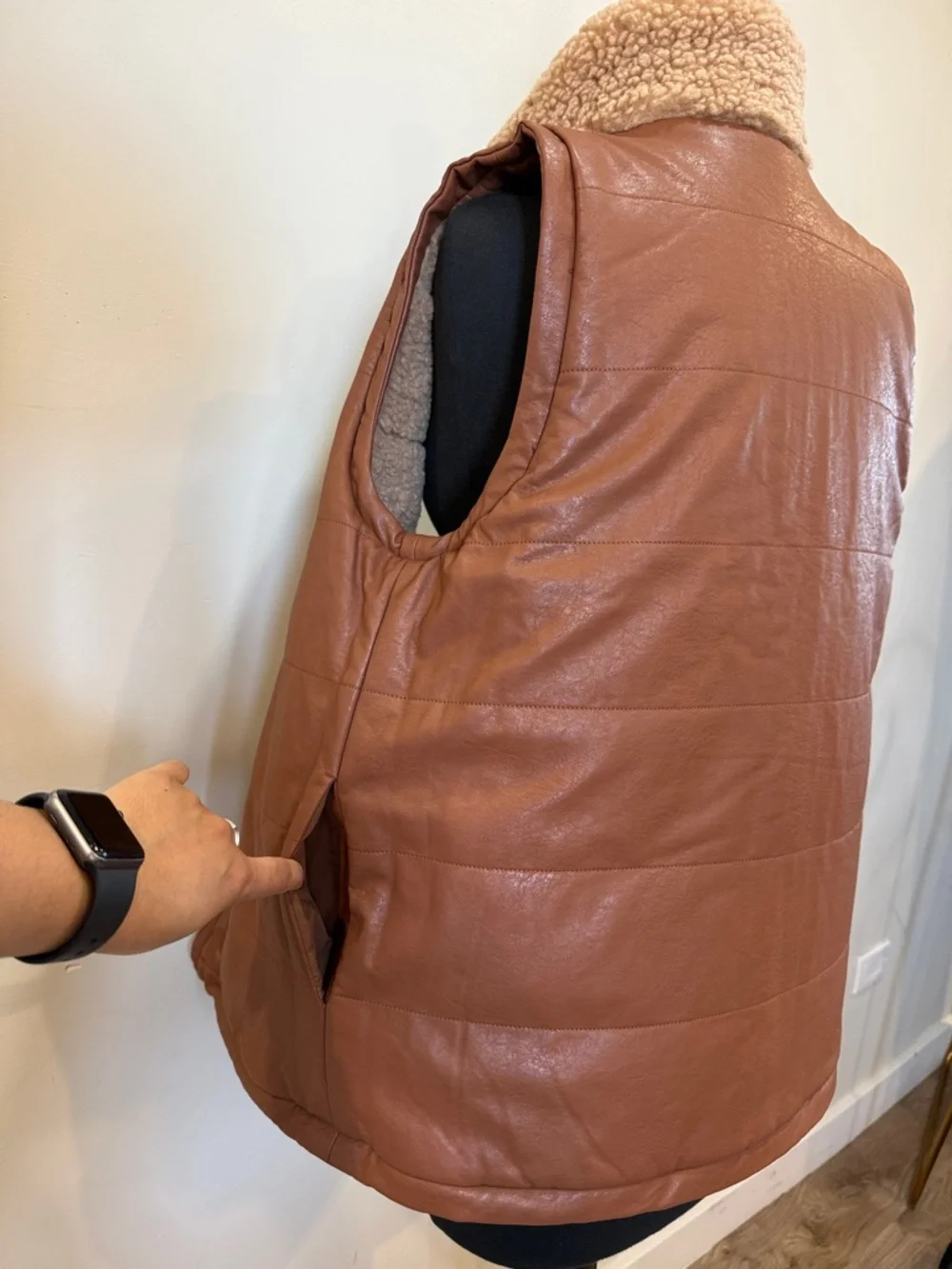 Tuckernuck camel leather and shearling reversible Beckham vest - Picture 9 of 11